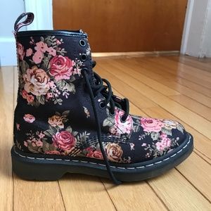 Dr. Martens Dark Floral Combat Boots Sz 7